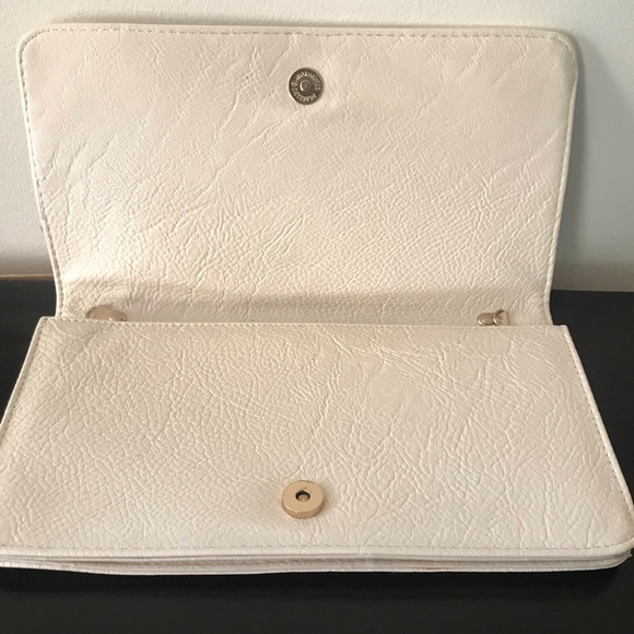 Beige clutch with gold metallic stripes - Picture 6 of 7